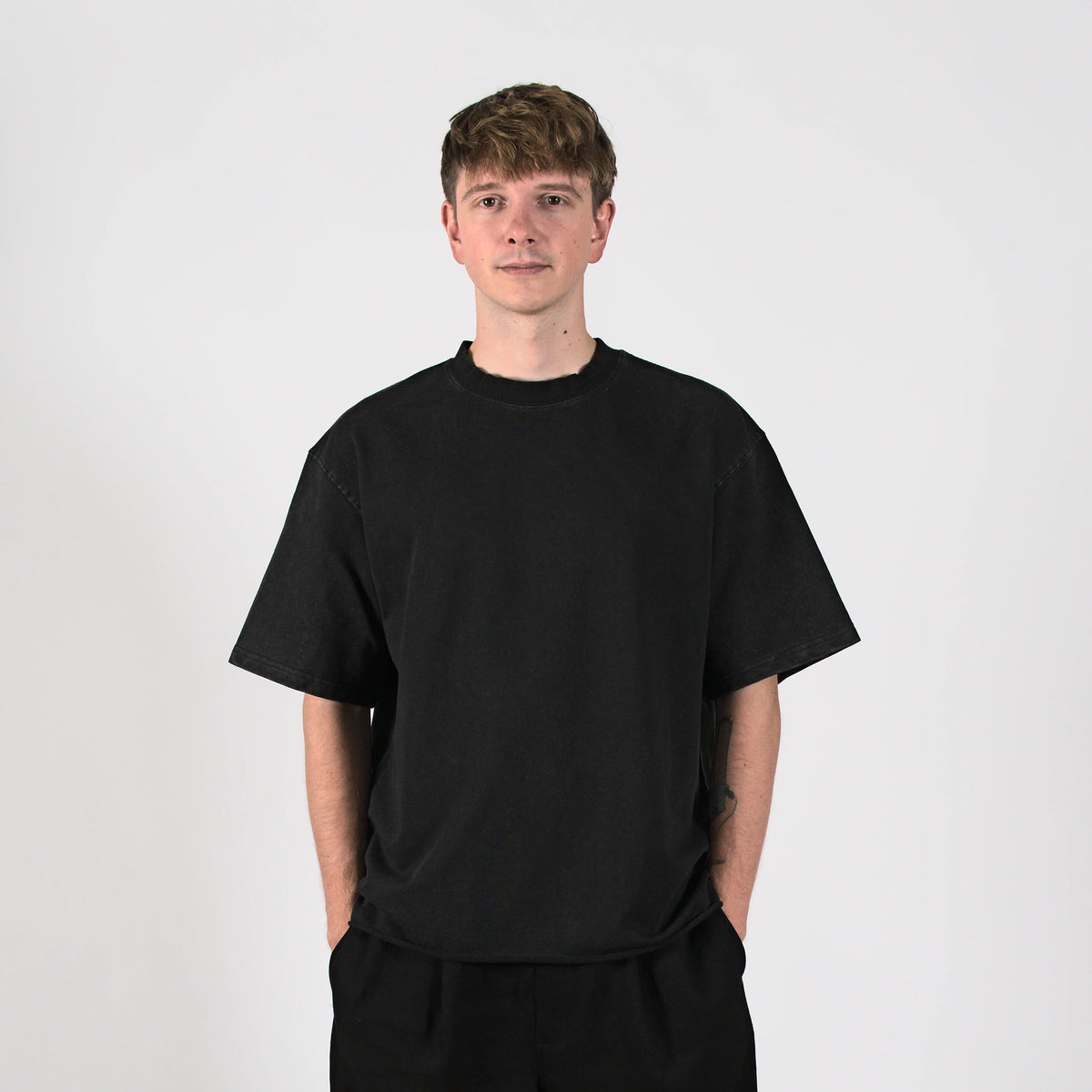 model:Model měří 178 cm a má velikost S