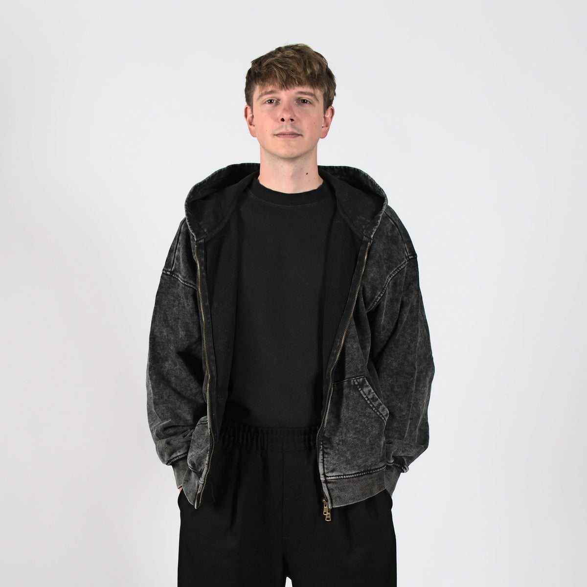 model:Model měří 178 cm a má velikost S