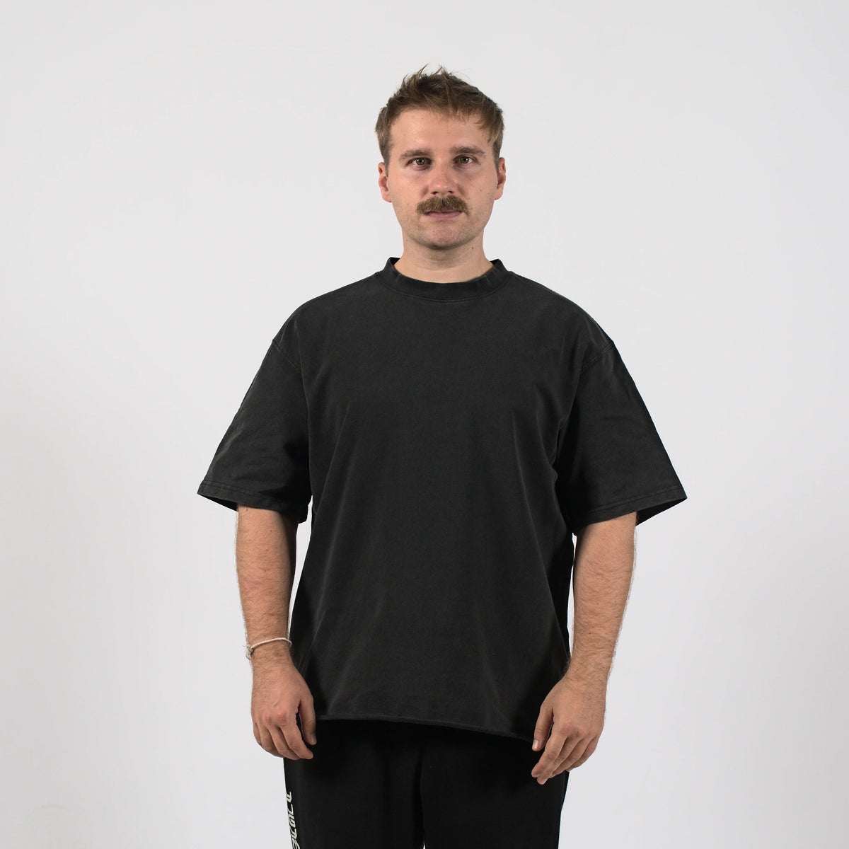 model:Model měří 170 cm a má velikost M
