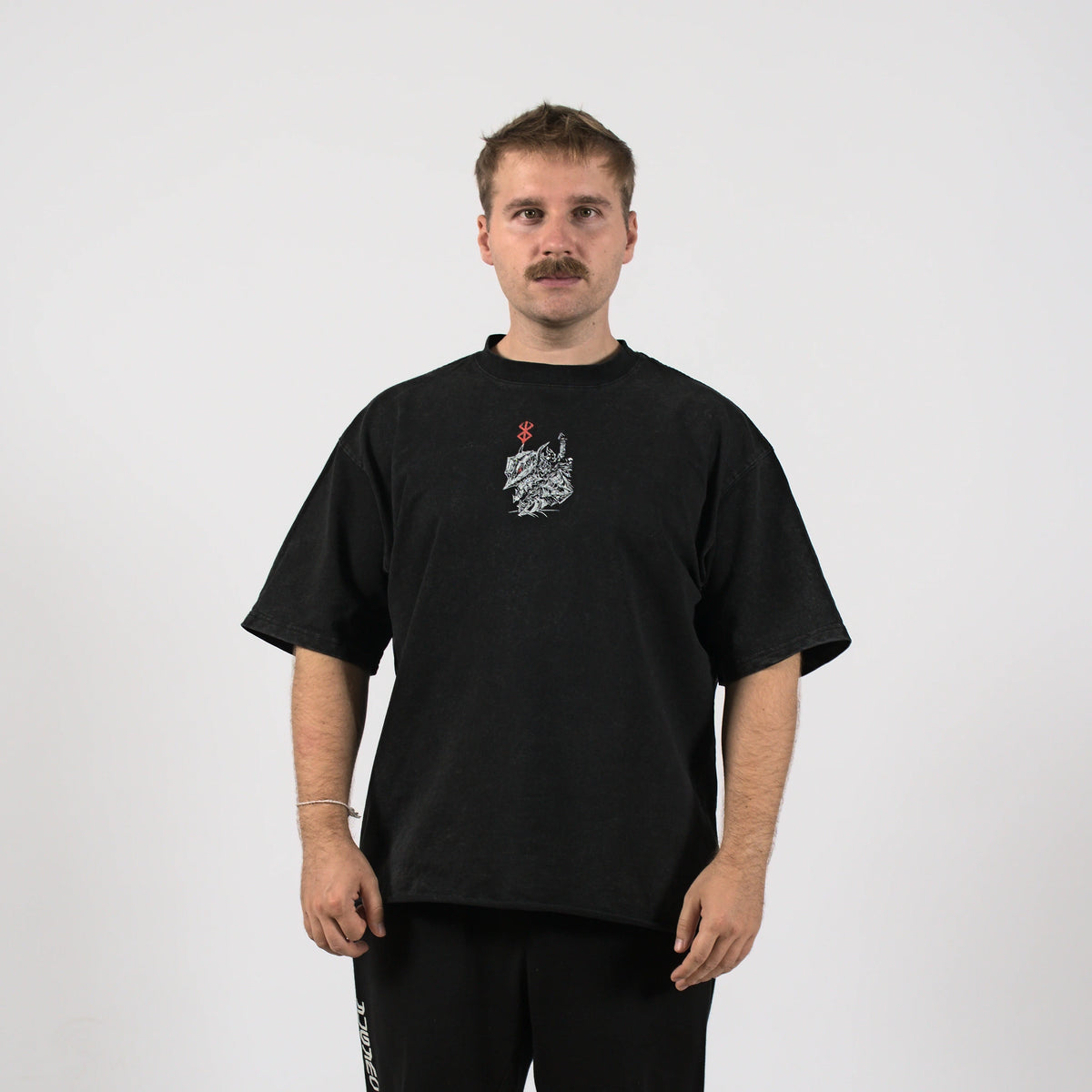 model:Model měří 170 cm a má velikost M